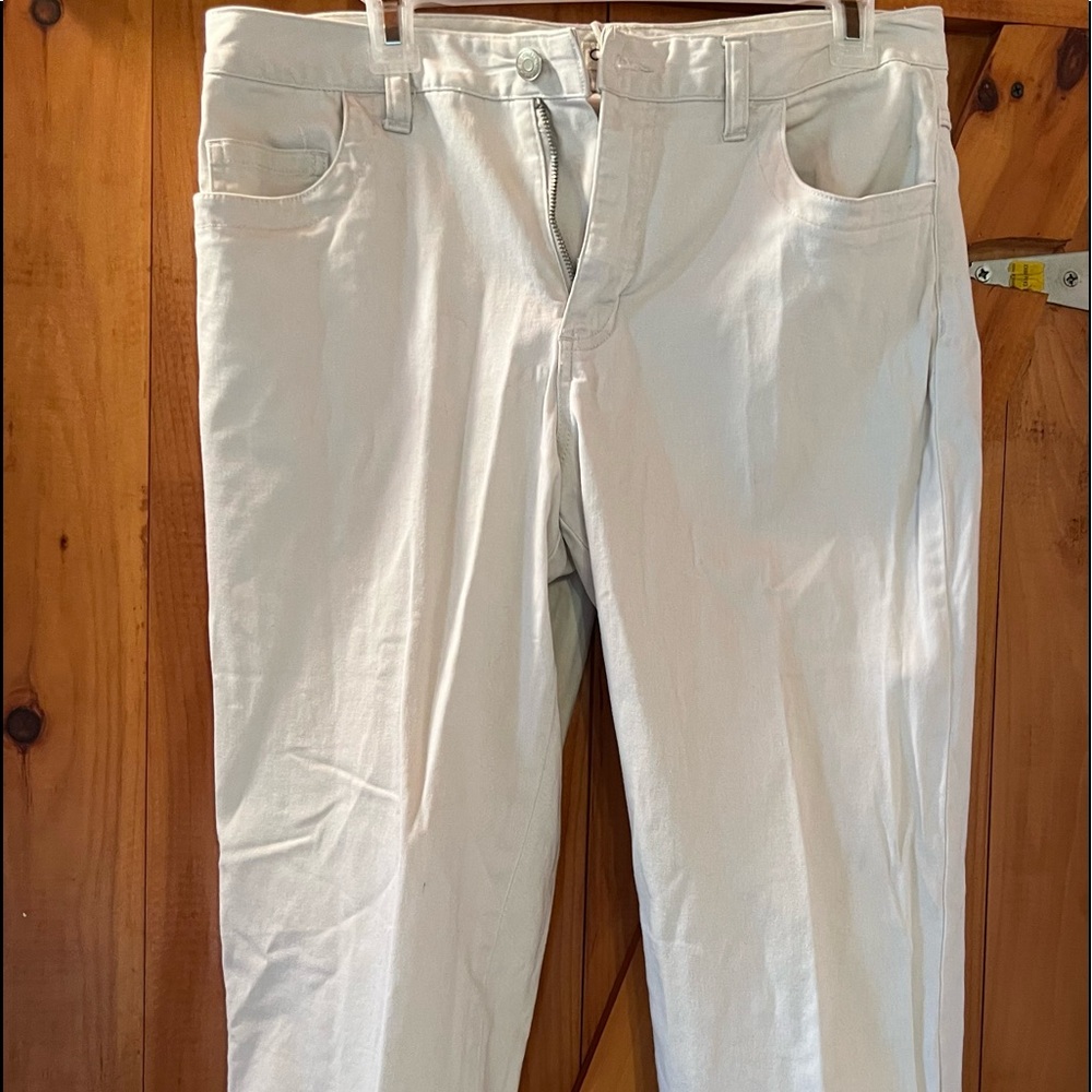 Cherokee cotton and spandex capris, size M